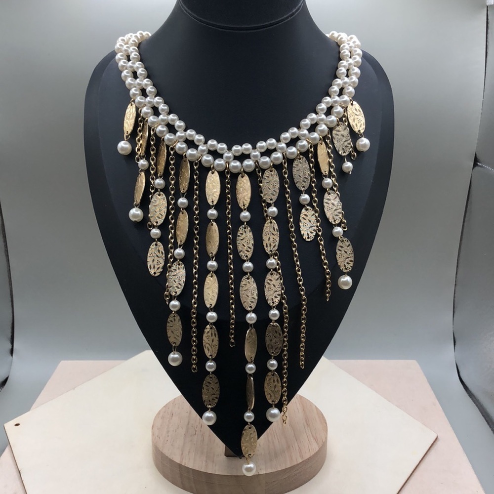 Vintage fancy costume statement style faux pearls dangle drape collar/choker.